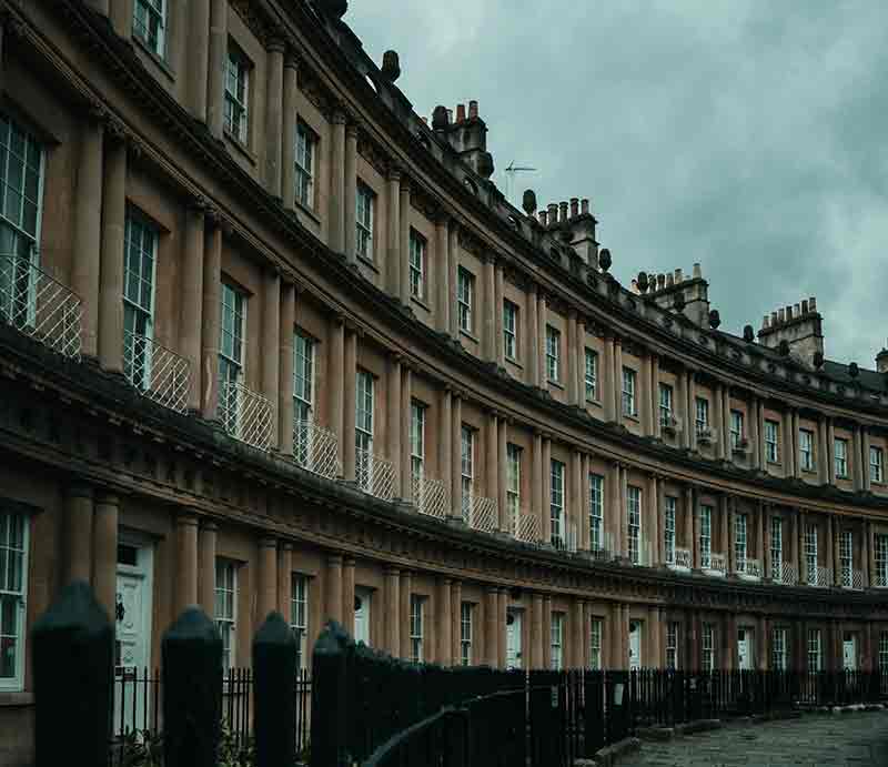 Circus Yellow Bath stone curved façade with columns.